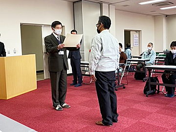 静岡県企業局西部事務所長より優良工事表彰を受けました。
